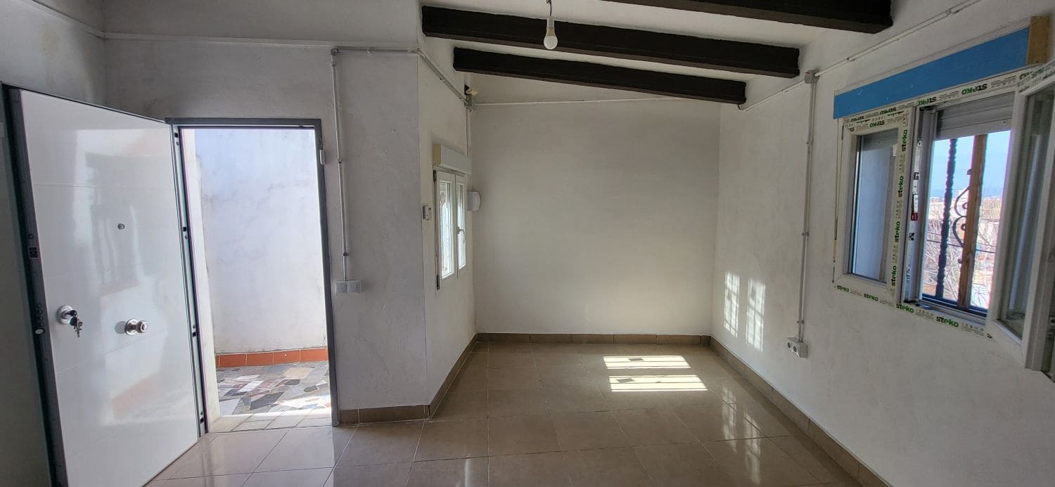 2 bedroom Townhouse for sale in Tortosa - € 90,000 (Ref: 9833572)