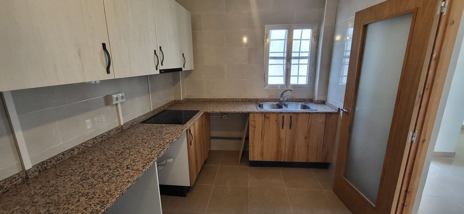 2 bedroom Townhouse for sale in Tortosa - € 90,000 (Ref: 9833572)
