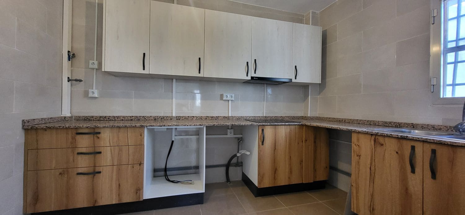 2 bedroom Townhouse for sale in Tortosa - € 90,000 (Ref: 9833572)