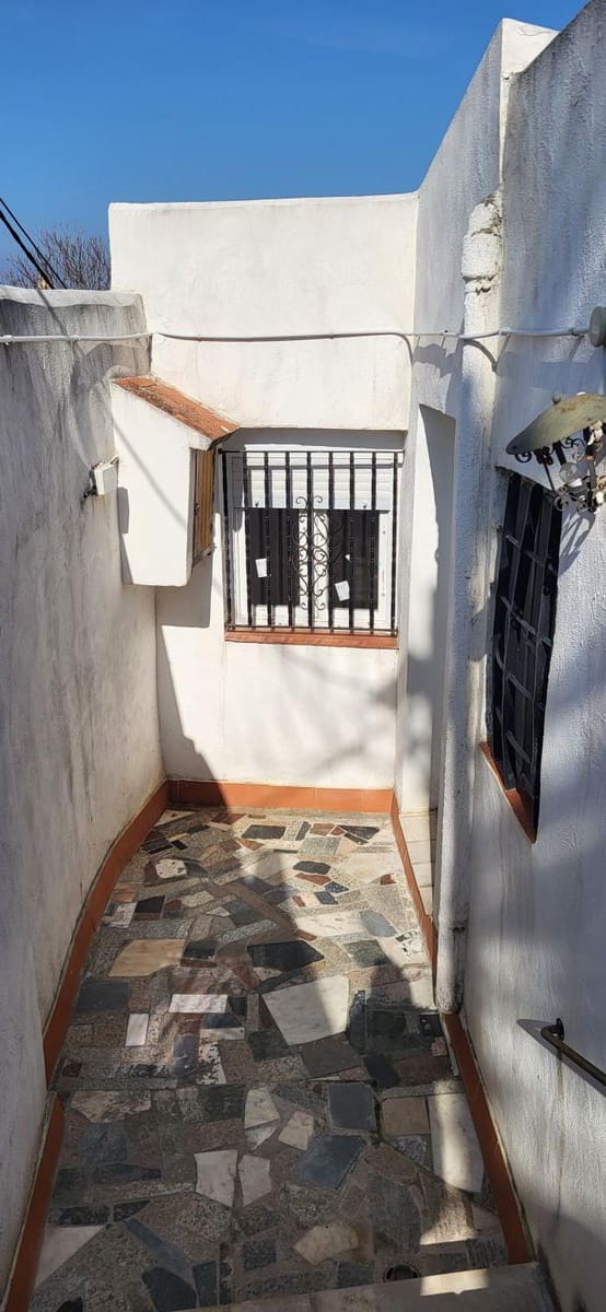2 bedroom Townhouse for sale in Tortosa - € 90,000 (Ref: 9833572)