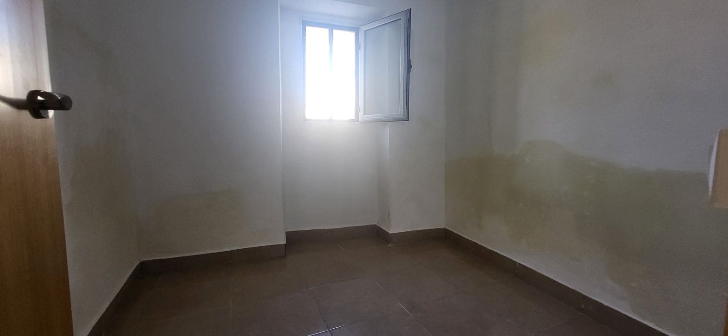 2 bedroom Townhouse for sale in Tortosa - € 90,000 (Ref: 9833572)