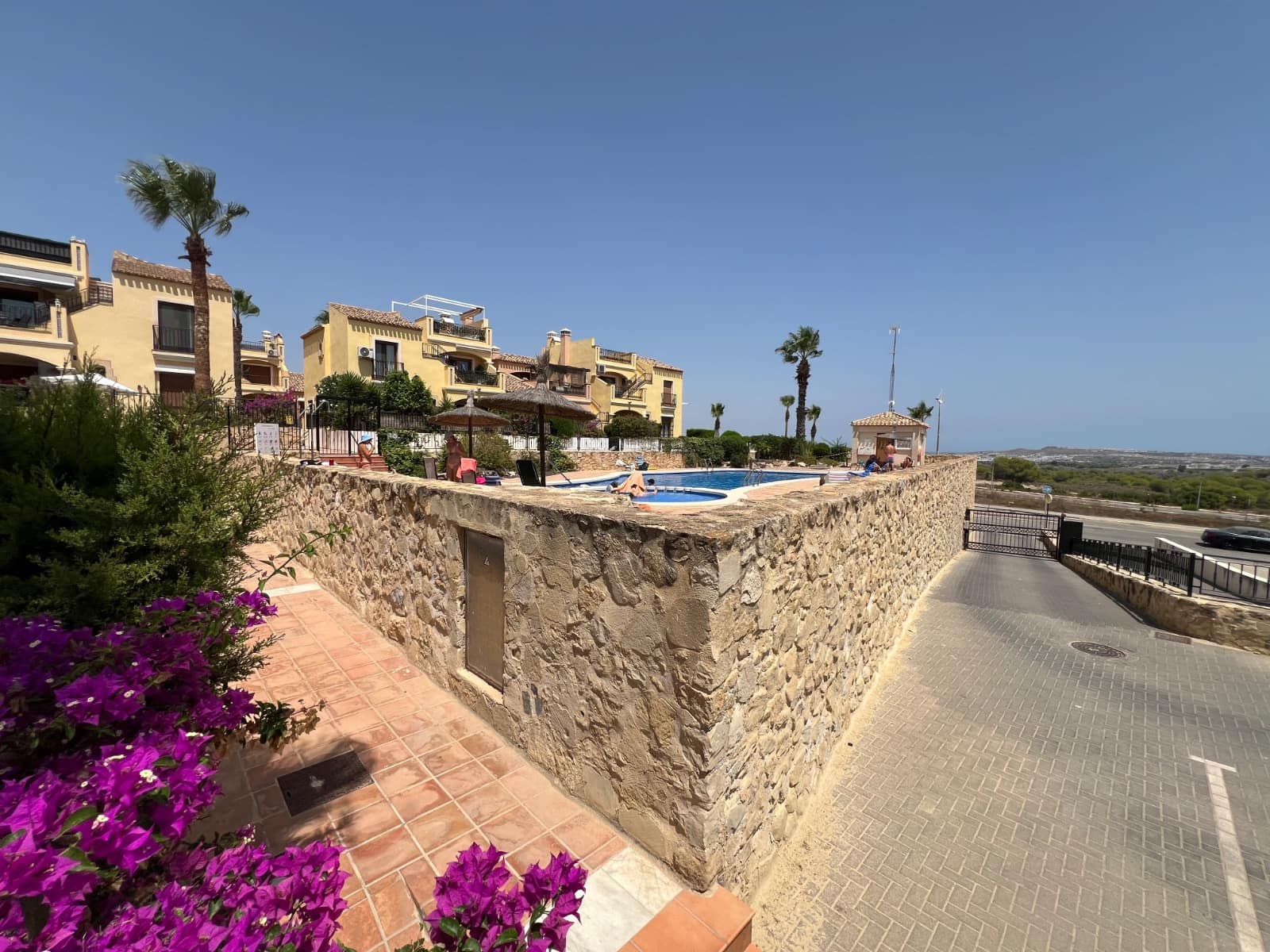 2 bedroom Terraced Villa for sale in Algorfa with pool - € 215,000 (Ref: 10009885)