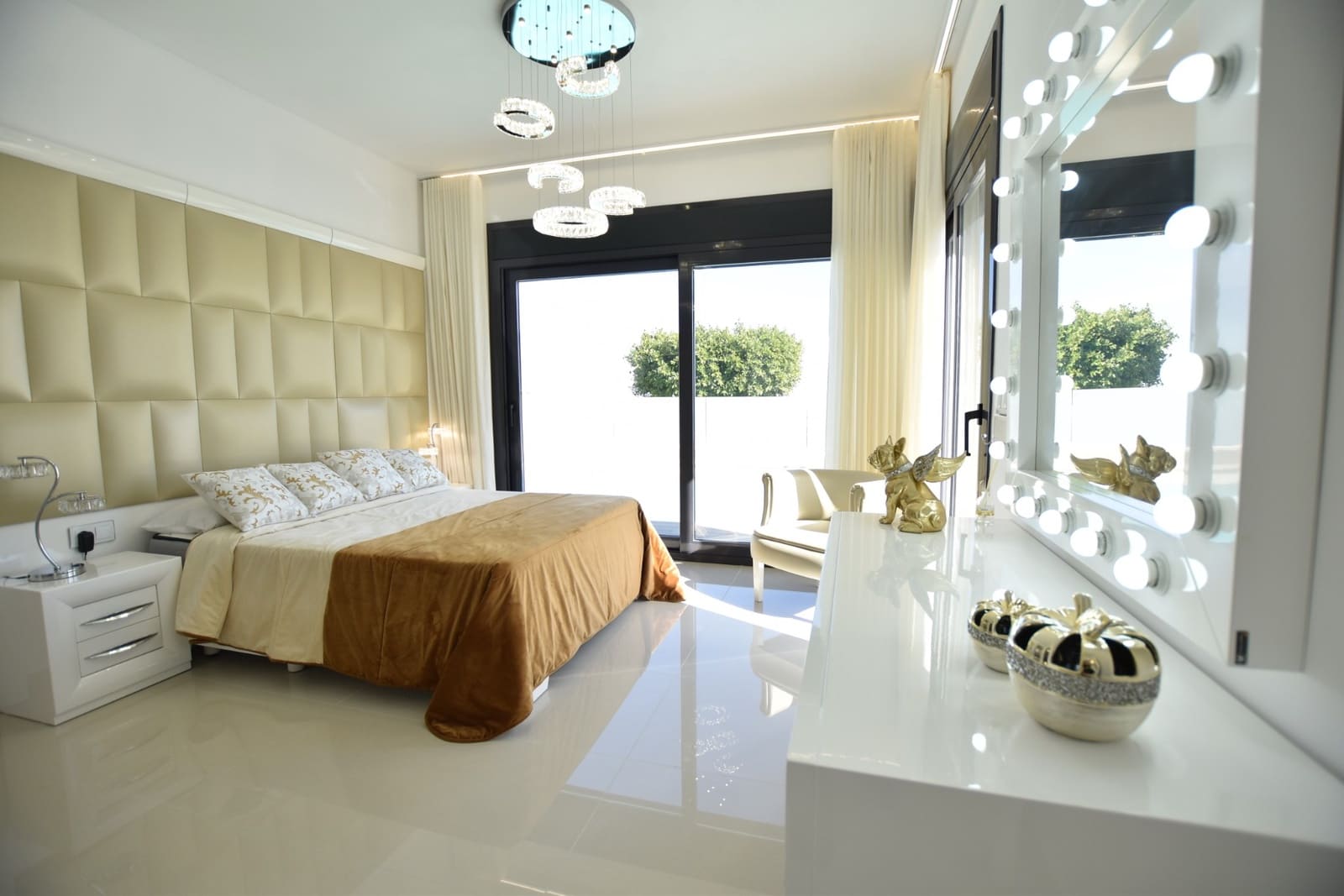 5 Zimmer Villa zu verkaufen in San Miguel de Salinas mit Pool - 995.000 € (Ref: 8802511)