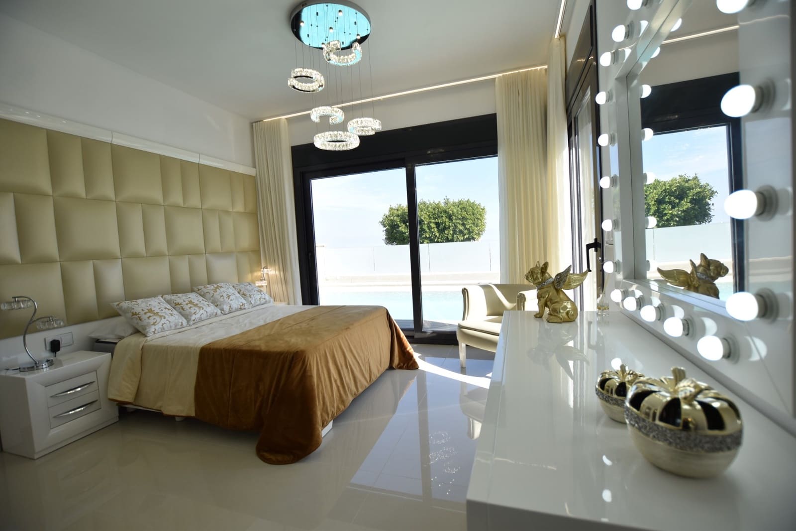 5 Zimmer Villa zu verkaufen in San Miguel de Salinas mit Pool - 995.000 € (Ref: 8802511)