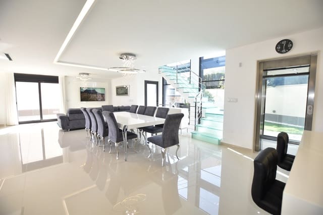 5 makuuhuone Huvila myytävänä paikassa San Miguel de Salinas mukana uima-altaan - 995 000 € (Ref: 8802511)