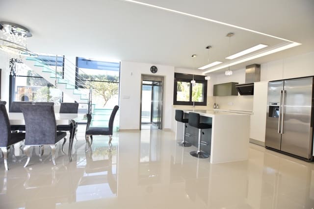 5 makuuhuone Huvila myytävänä paikassa San Miguel de Salinas mukana uima-altaan - 995 000 € (Ref: 8802511)