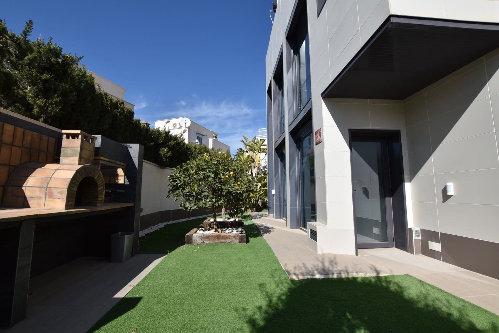 5 Zimmer Villa zu verkaufen in San Miguel de Salinas mit Pool - 995.000 € (Ref: 8802511)