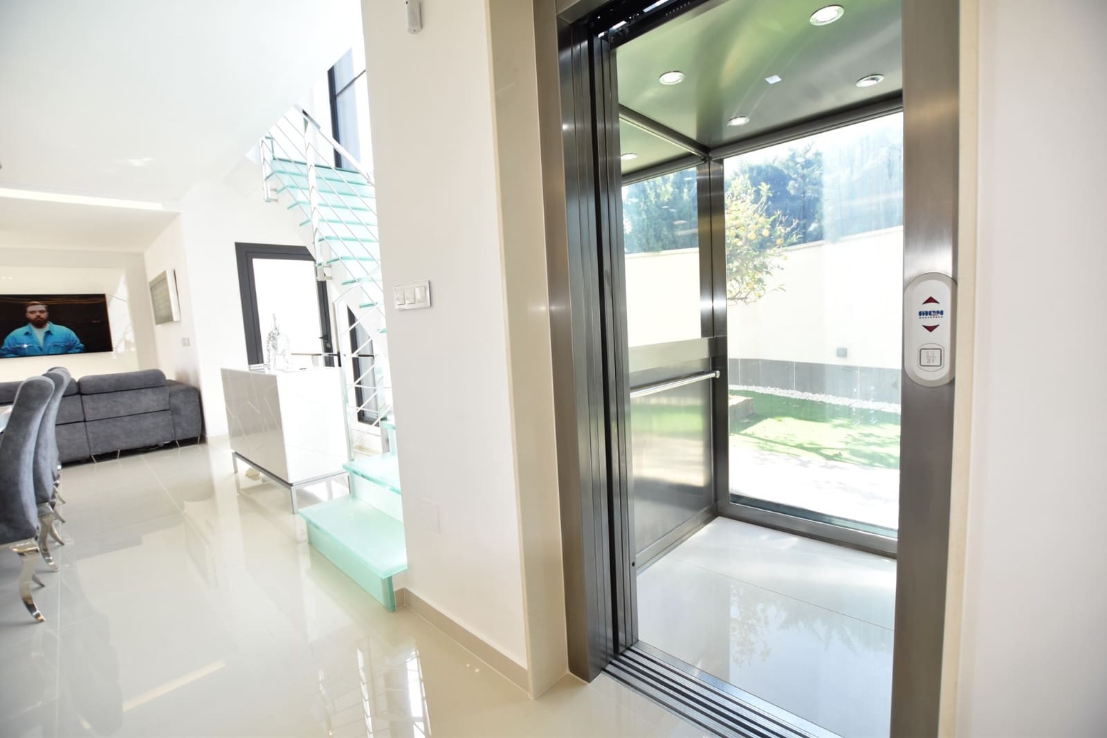 5 Zimmer Villa zu verkaufen in San Miguel de Salinas mit Pool - 995.000 € (Ref: 8802511)