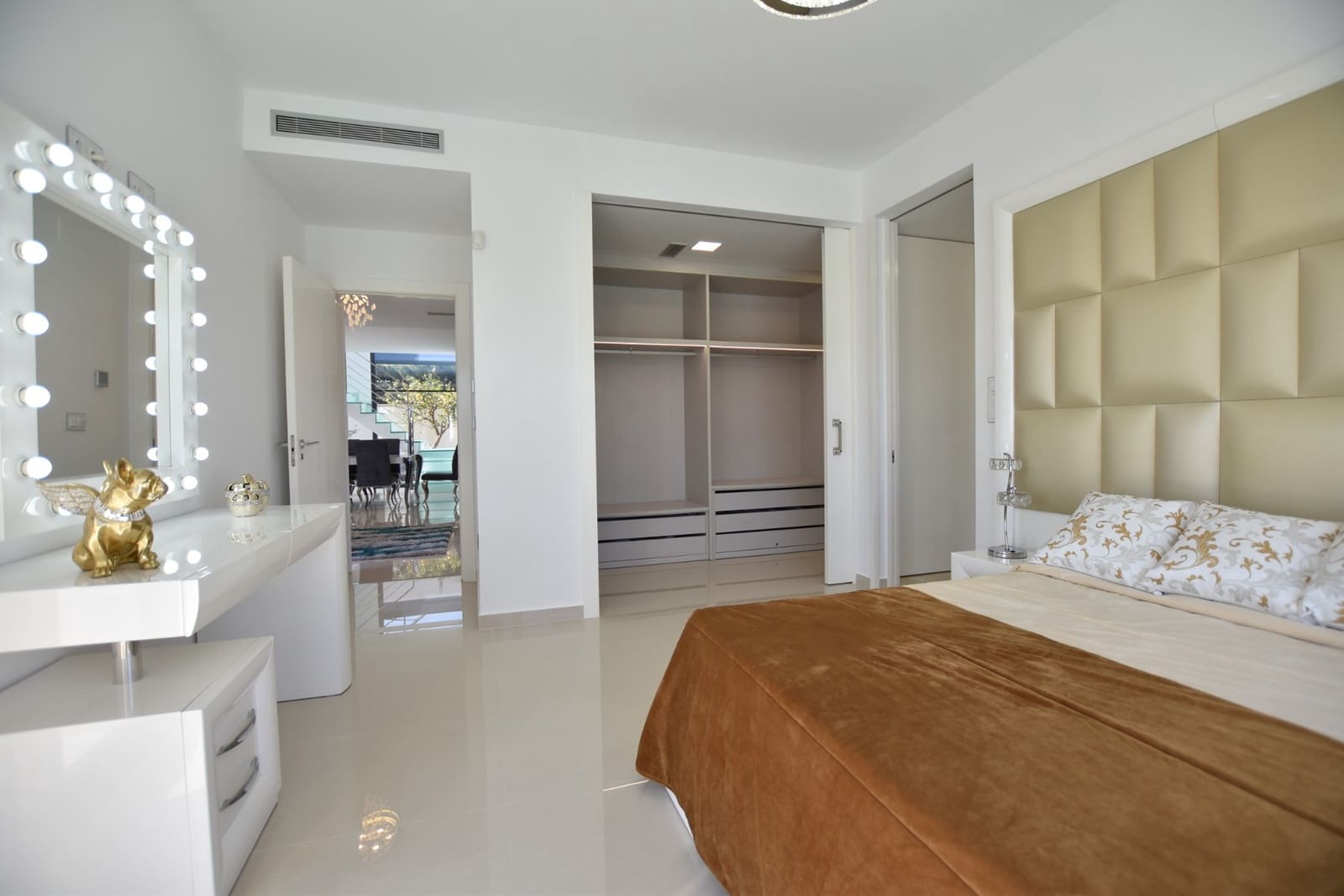 5 Zimmer Villa zu verkaufen in San Miguel de Salinas mit Pool - 995.000 € (Ref: 8802511)