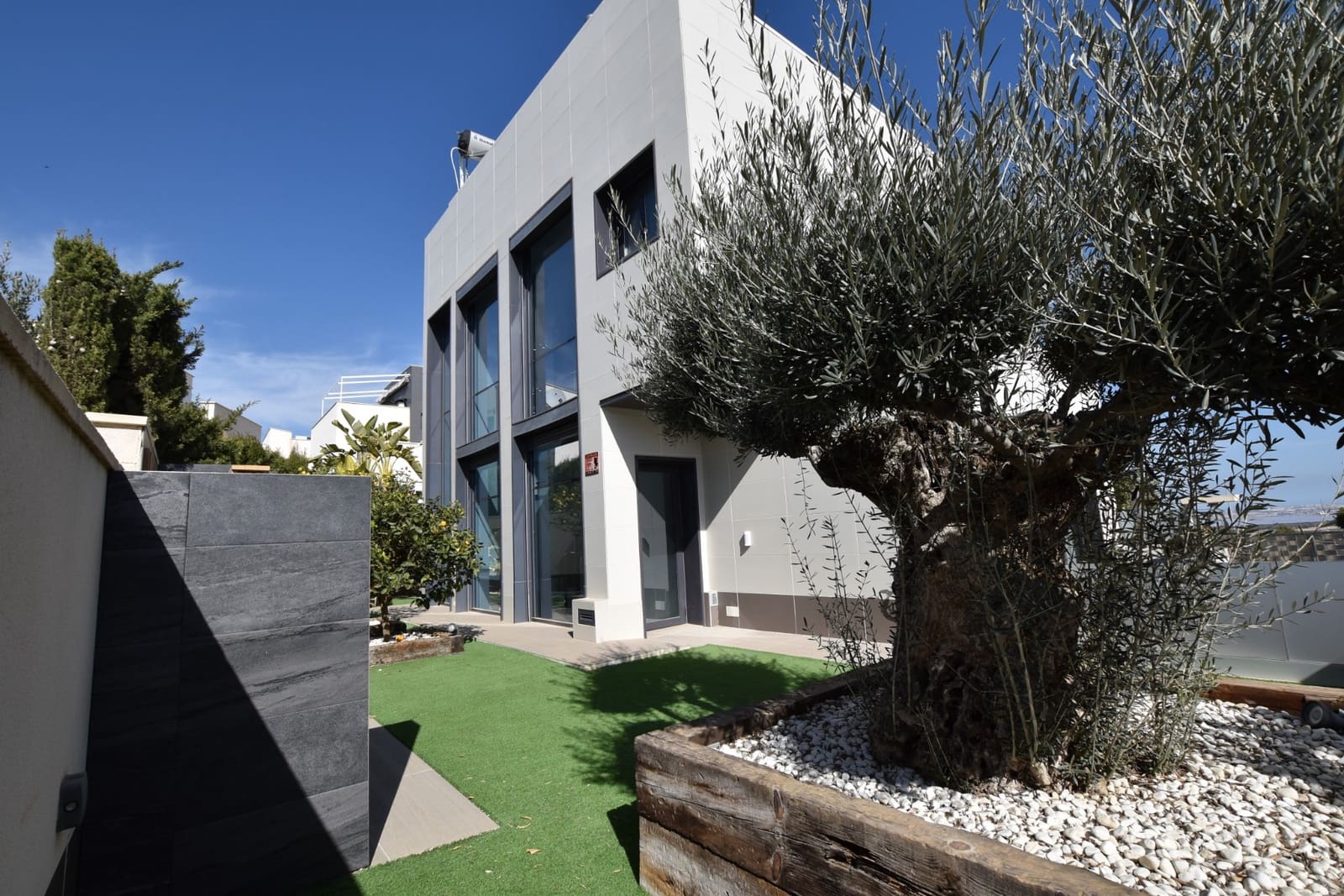 5 Zimmer Villa zu verkaufen in San Miguel de Salinas mit Pool - 995.000 € (Ref: 8802511)