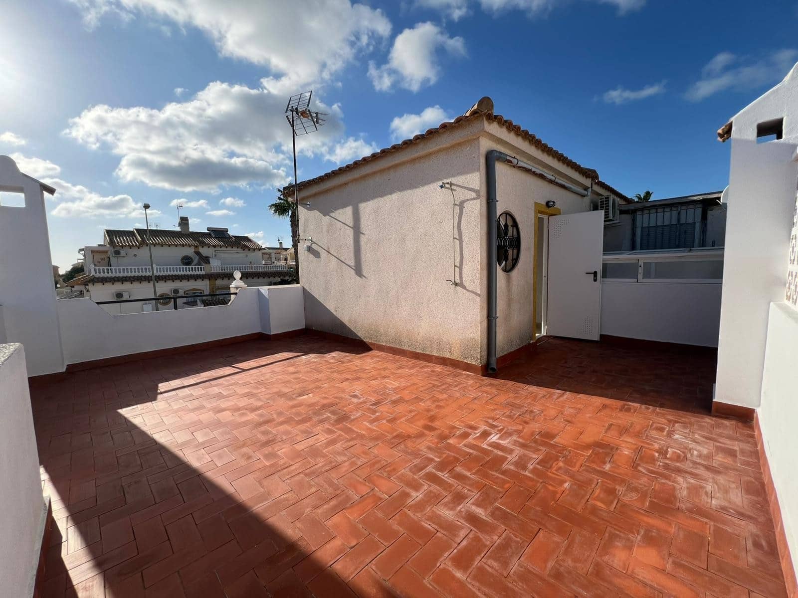 Casa de 3 habitaciones en Orihuela Costa en venta con piscina - 210.000 € (Ref: 9469946)