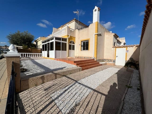 Casa de 3 habitaciones en Punta Prima, Orihuela en venta con piscina - 210.000 € (Ref: 9469946)