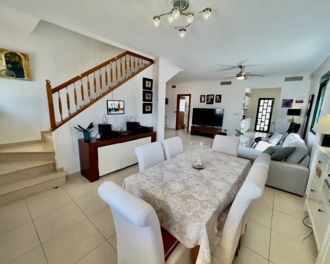 4 slaapkamer Villa te koop in Ciudad Quesada met zwembad - € 470.000 (Ref: 9991831)