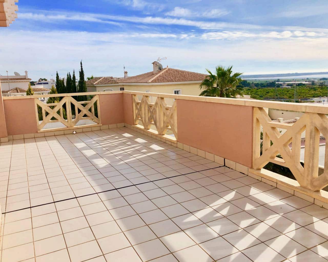4 slaapkamer Villa te koop in Ciudad Quesada met zwembad - € 470.000 (Ref: 9991831)
