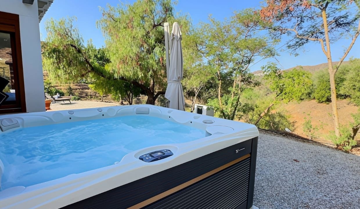 Chalet de 3 habitaciones en Cómpeta en venta con garaje - 349.500 € (Ref: 10060213)