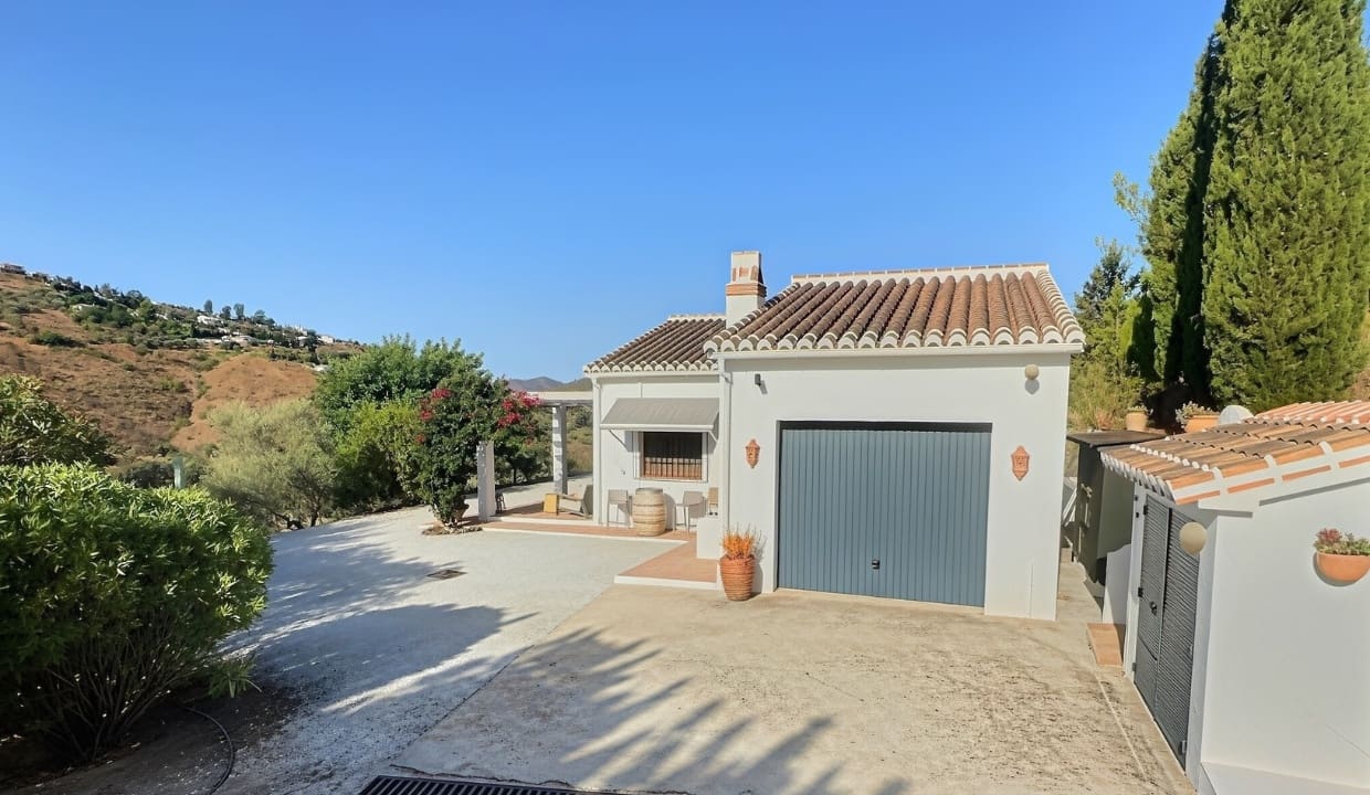 Chalet de 3 habitaciones en Cómpeta en venta con garaje - 349.500 € (Ref: 10060213)