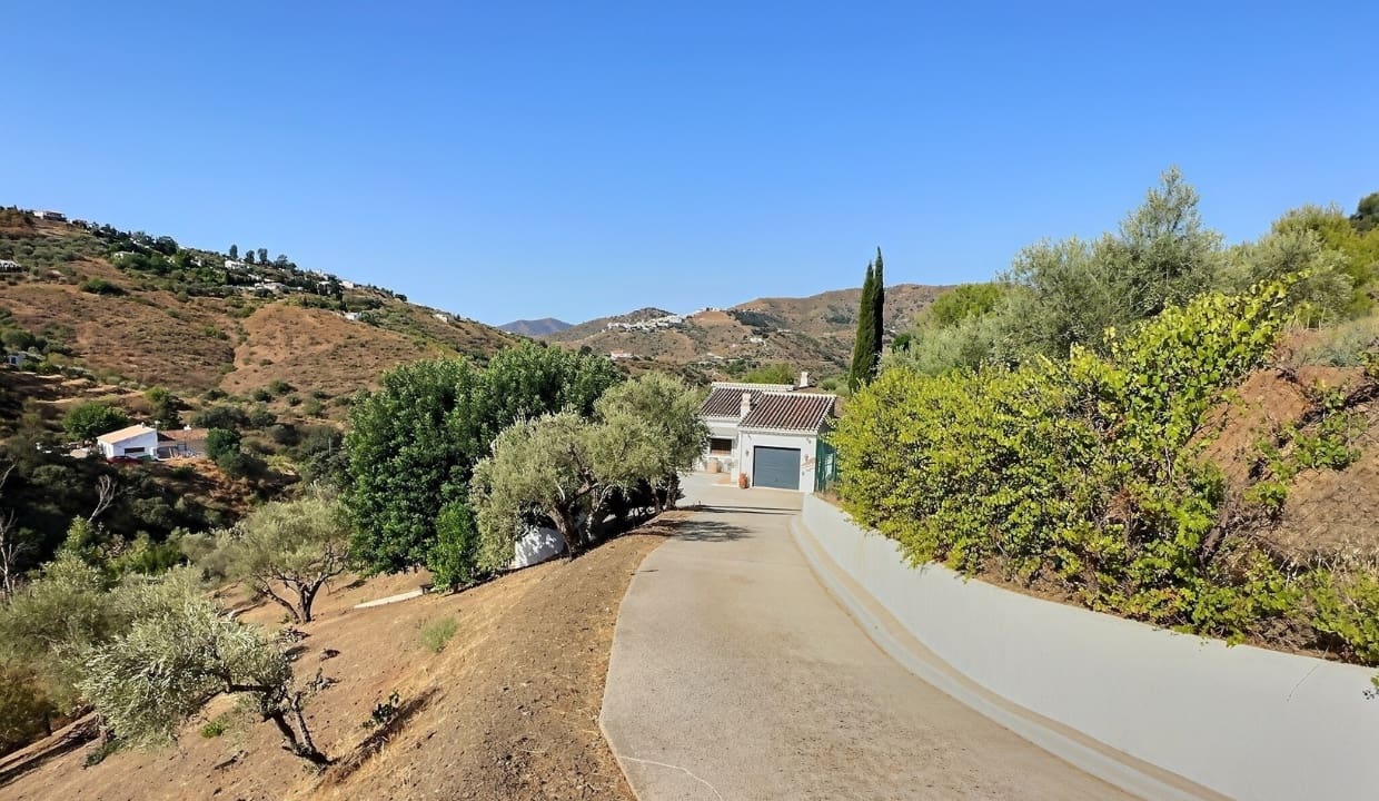 Chalet de 3 habitaciones en Cómpeta en venta con garaje - 349.500 € (Ref: 10060213)