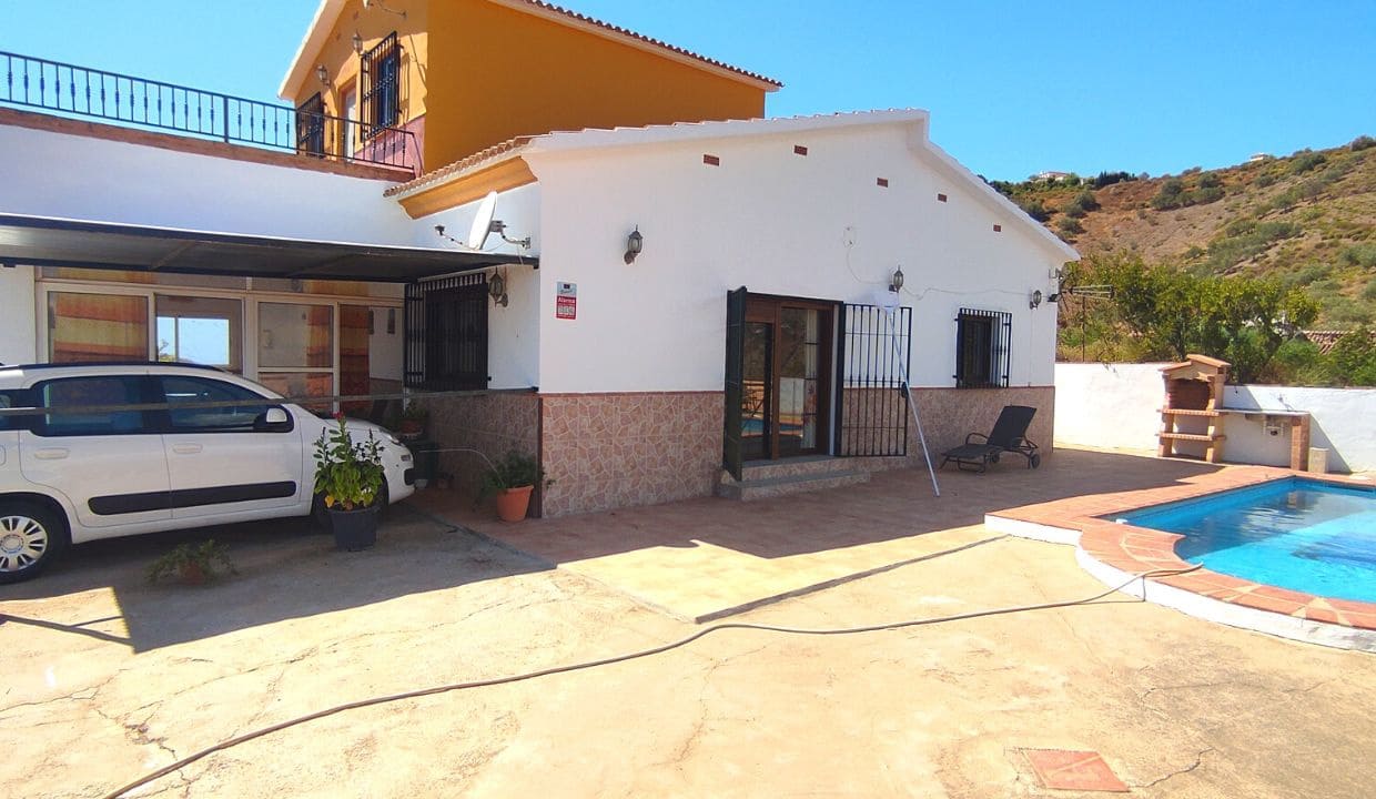 3 soveværelse Villa til salg i Archez med swimmingpool garage - € 450.000 (Ref: 7193833)