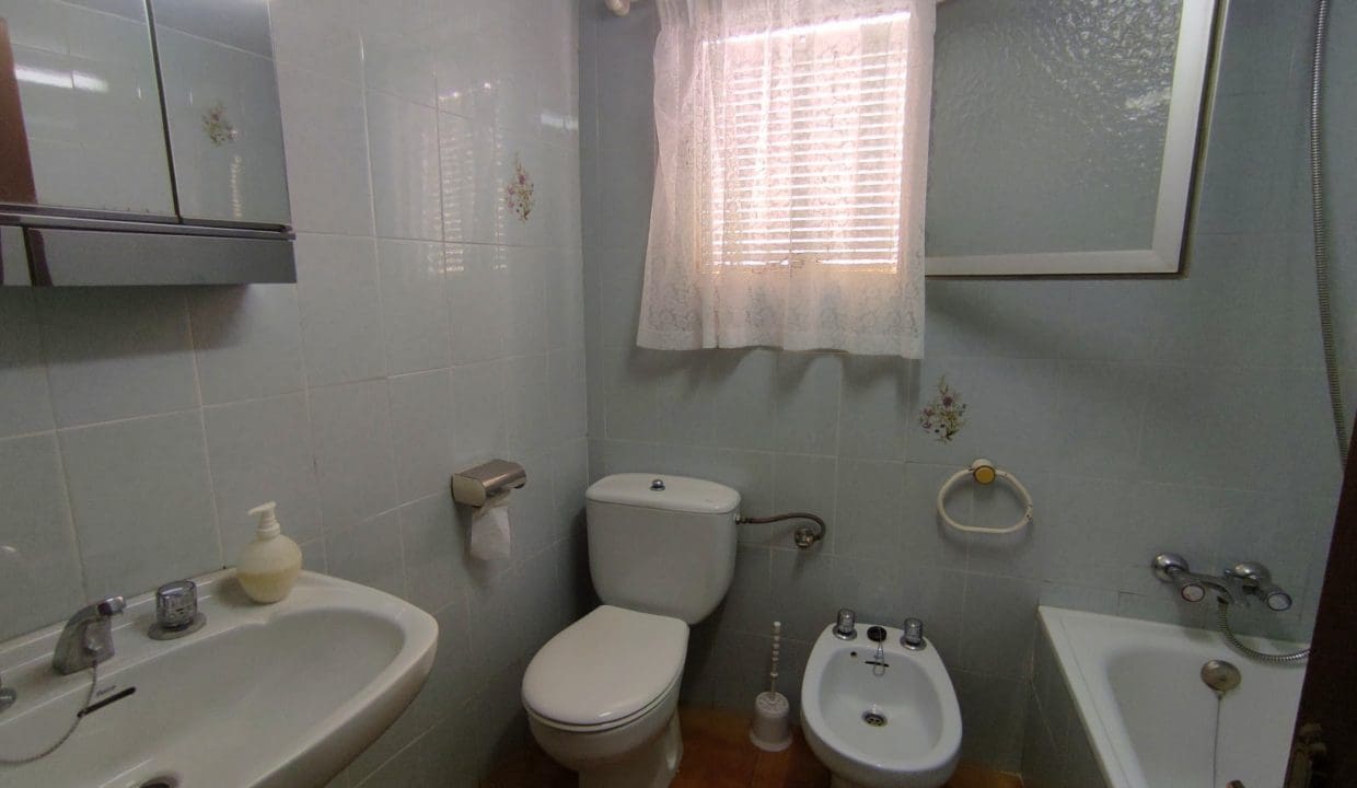 2 makuuhuone Omakotitalo myytävänä paikassa Competa - 156 000 € (Ref: 7193849)