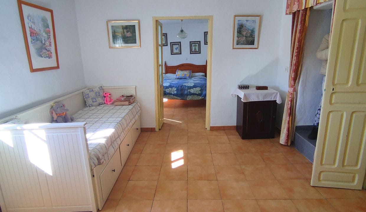 5 soverom Hus til salgs i Competa med garasje - € 148 500 (Ref: 7373744)