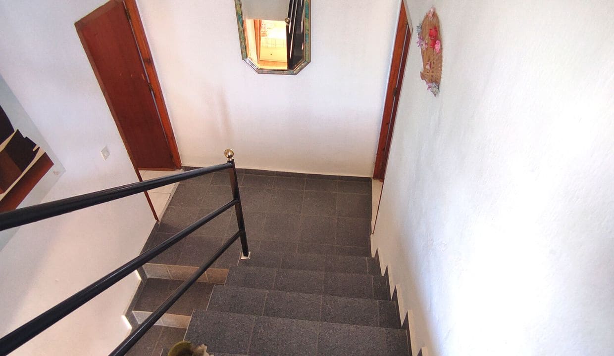 5 soverom Hus til salgs i Competa med garasje - € 148 500 (Ref: 7373744)