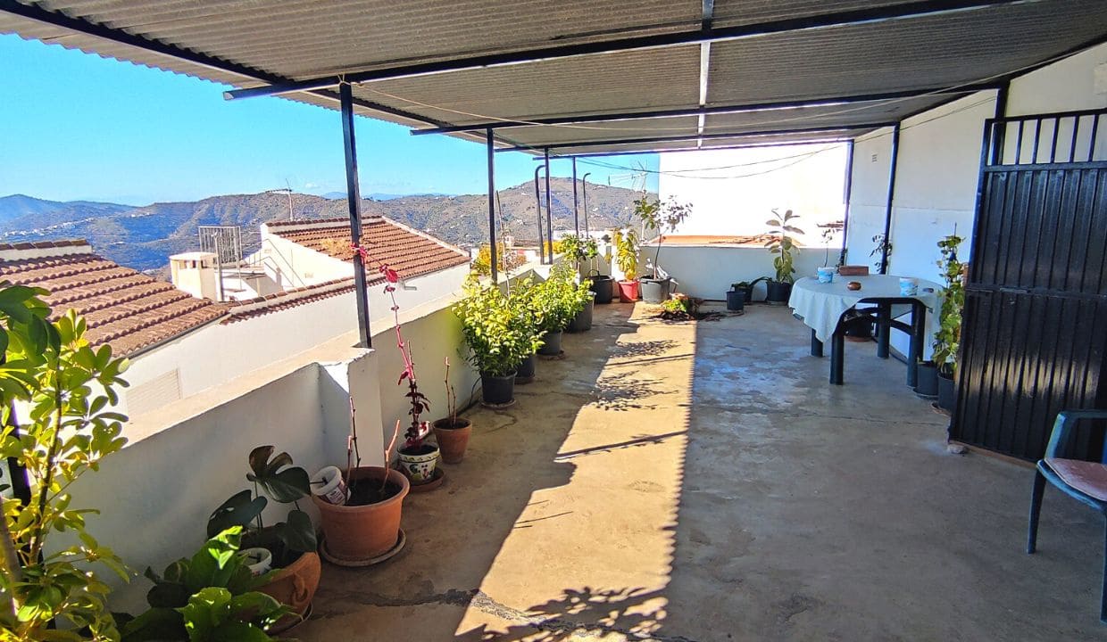 5 soverom Hus til salgs i Competa med garasje - € 148 500 (Ref: 7373744)