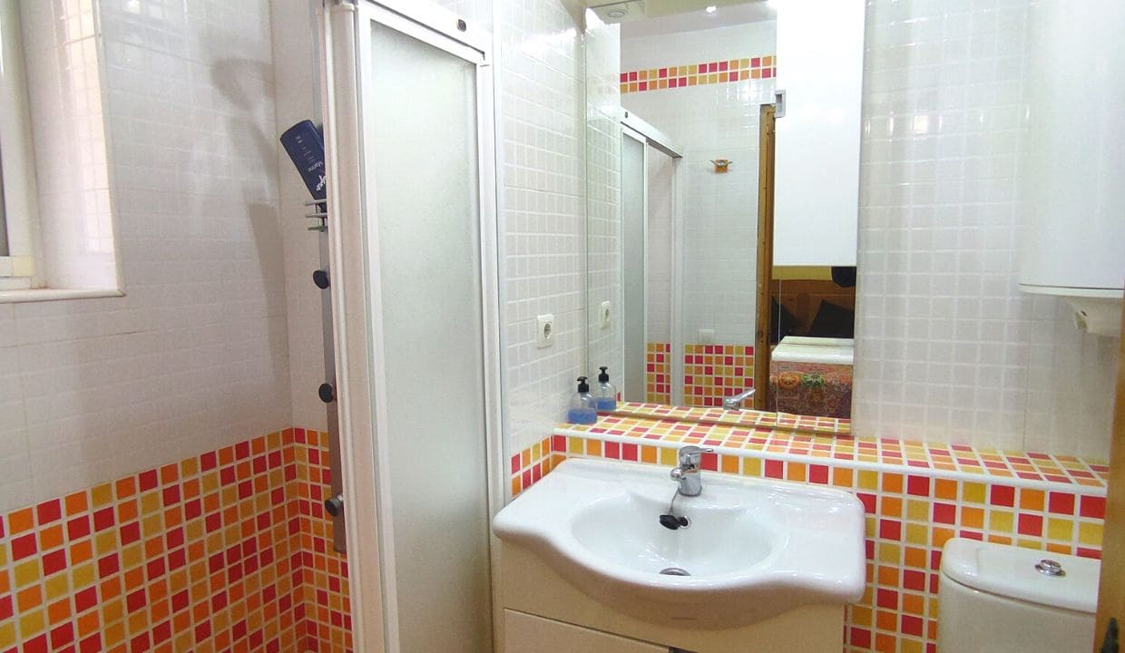 8 soverom Hus til salgs i Canillas de Albaida - € 143 000 (Ref: 7449934)