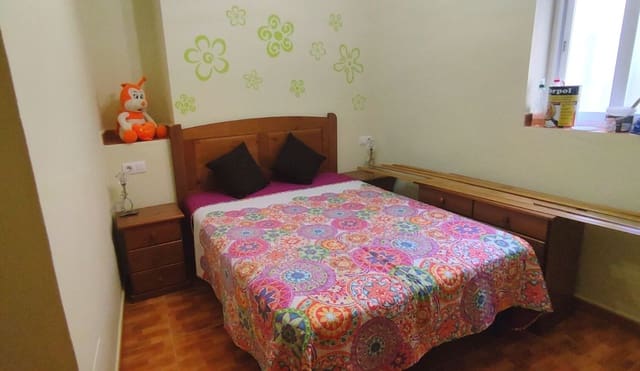 8 quarto Casa em Banda para venda em Canillas de Albaida - 143 000 € (Ref: 7449934)