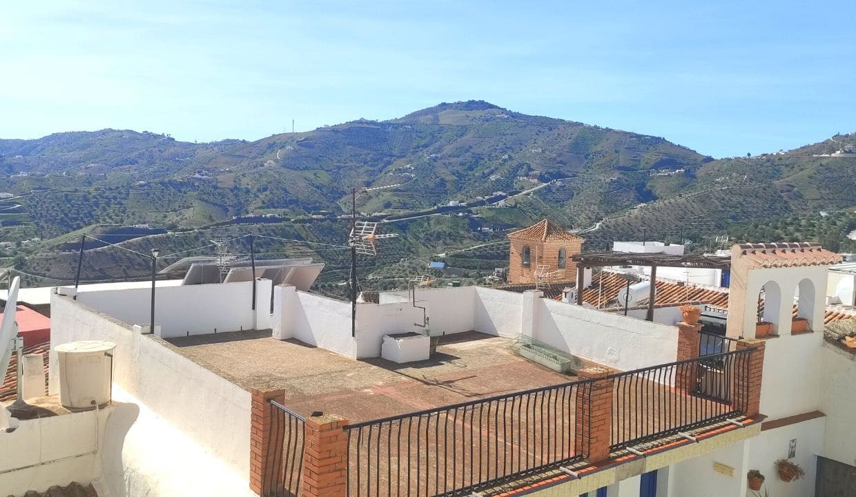 8 soverom Hus til salgs i Canillas de Albaida - € 143 000 (Ref: 7449934)