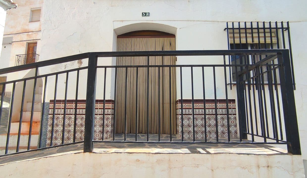 8 soverom Hus til salgs i Canillas de Albaida - € 143 000 (Ref: 7449934)