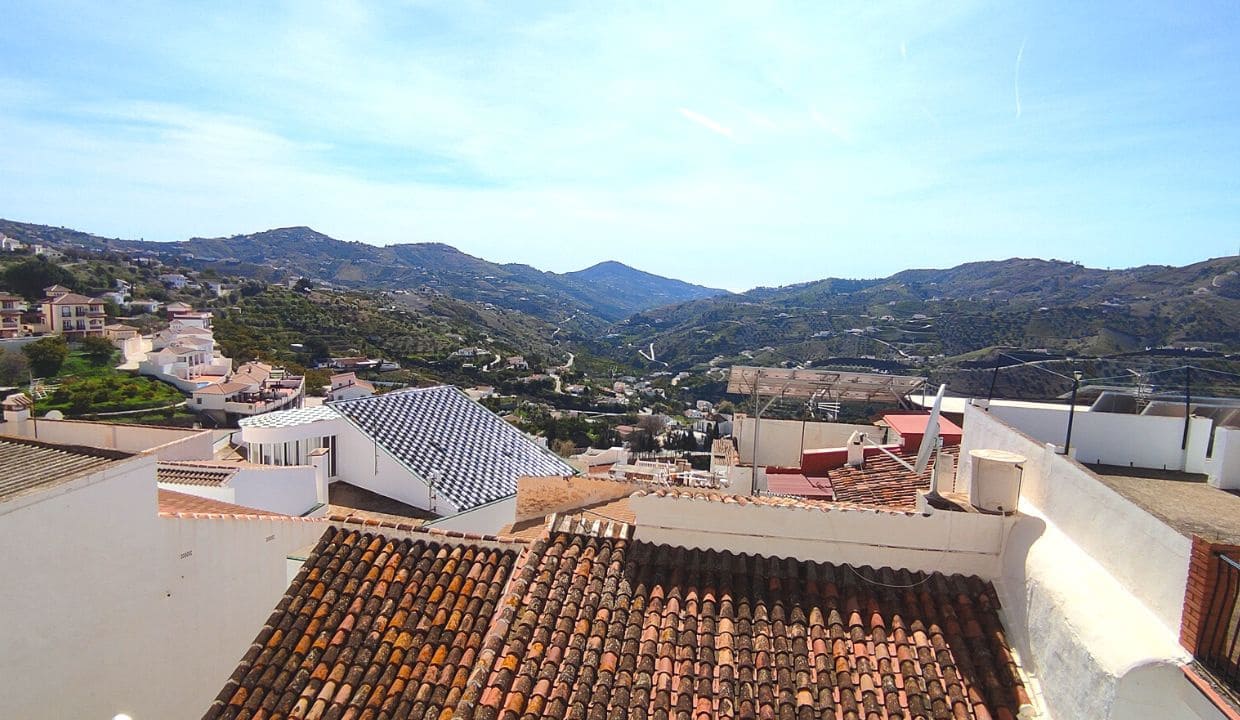 8 soverom Hus til salgs i Canillas de Albaida - € 143 000 (Ref: 7449934)