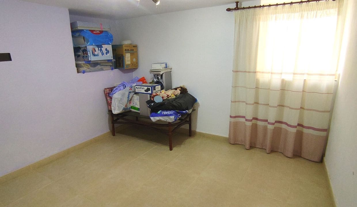 8 soverom Hus til salgs i Canillas de Albaida - € 143 000 (Ref: 7449934)