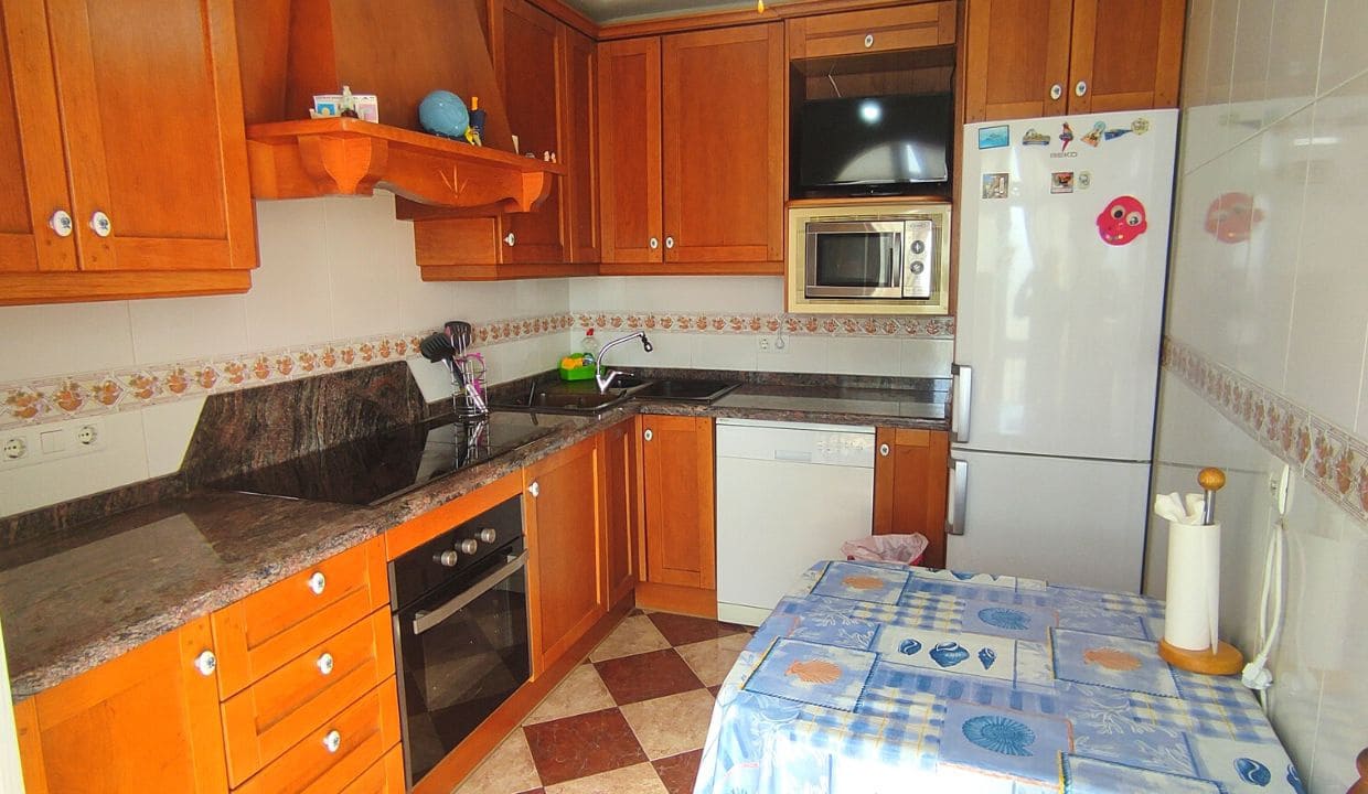 8 soverom Hus til salgs i Canillas de Albaida - € 143 000 (Ref: 7449934)