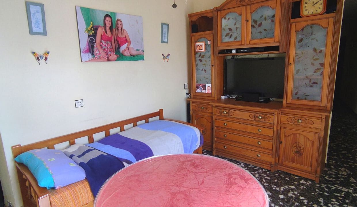 8 soverom Hus til salgs i Canillas de Albaida - € 143 000 (Ref: 7449934)