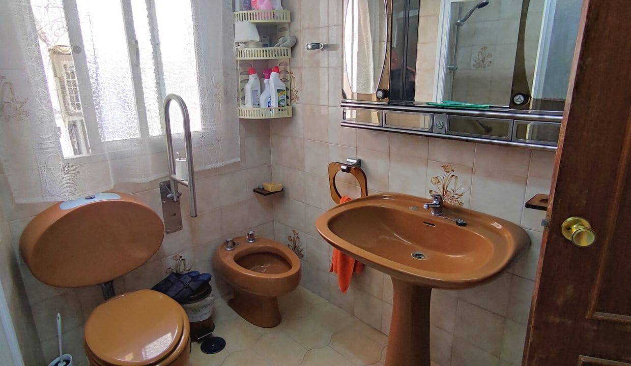 8 soverom Hus til salgs i Canillas de Albaida - € 143 000 (Ref: 7449934)