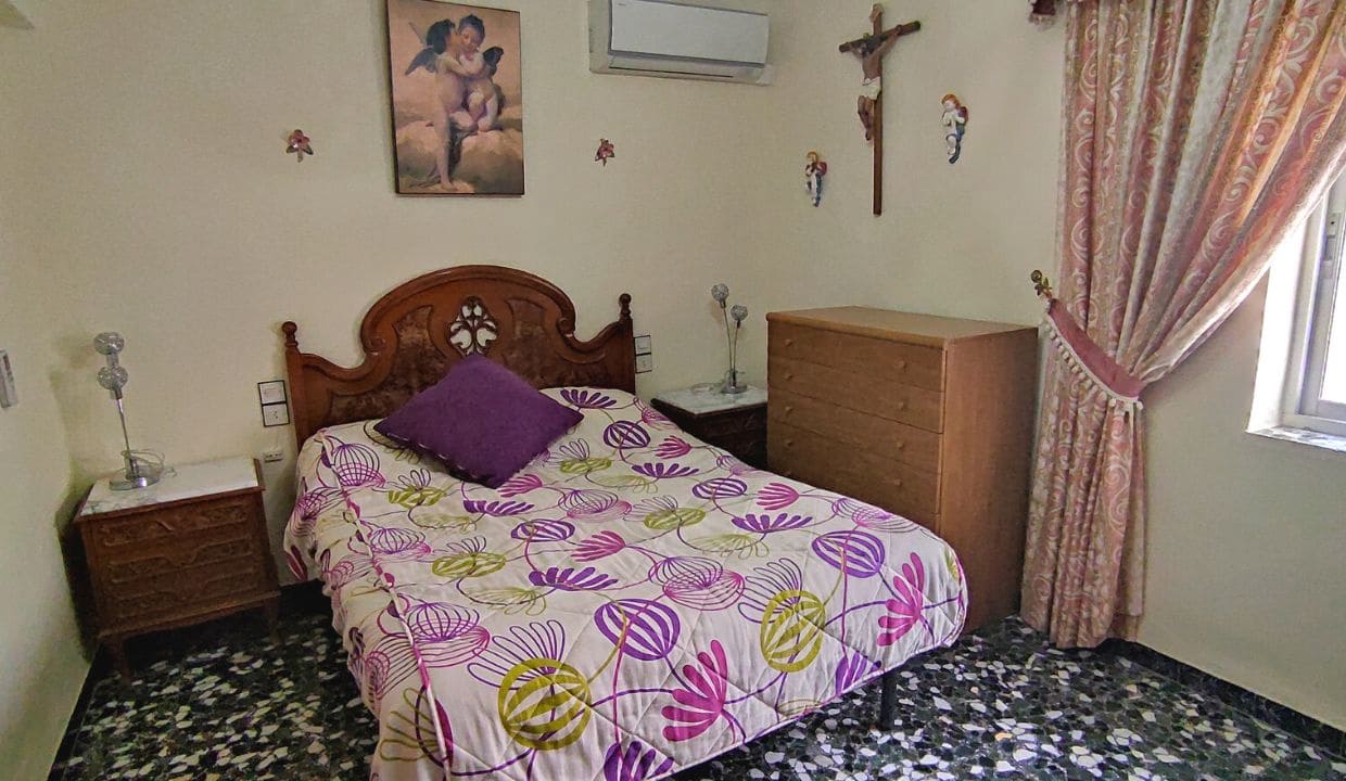 8 soverom Hus til salgs i Canillas de Albaida - € 143 000 (Ref: 7449934)