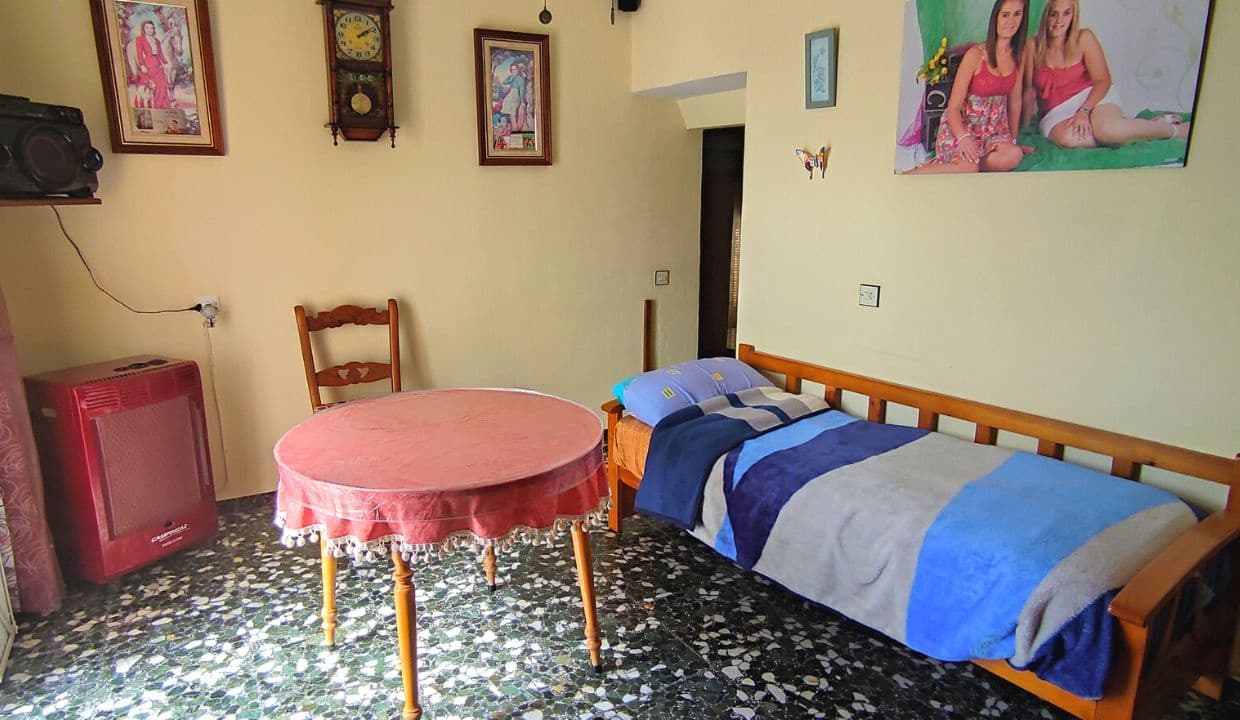 8 soverom Hus til salgs i Canillas de Albaida - € 143 000 (Ref: 7449934)