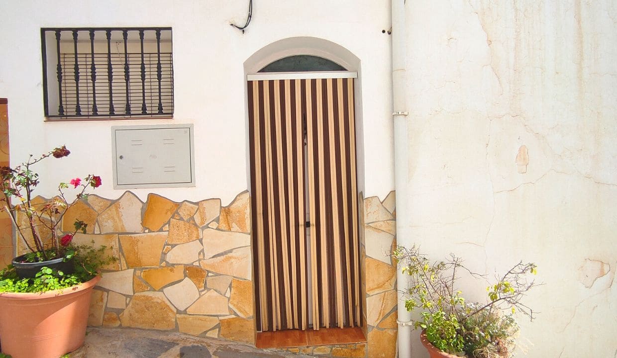 8 soverom Hus til salgs i Canillas de Albaida - € 143 000 (Ref: 7449934)