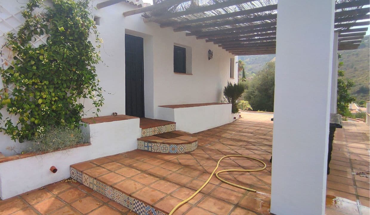 5 soveværelse Villa til salg i Competa med swimmingpool - € 399.000 (Ref: 7724306)