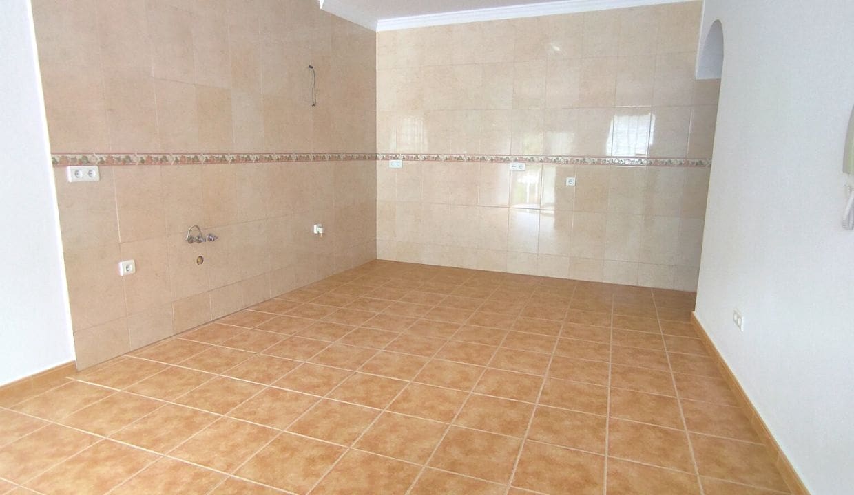 2 soveværelse Byhus til salg i Sayalonga med garage - € 199.000 (Ref: 7856337)