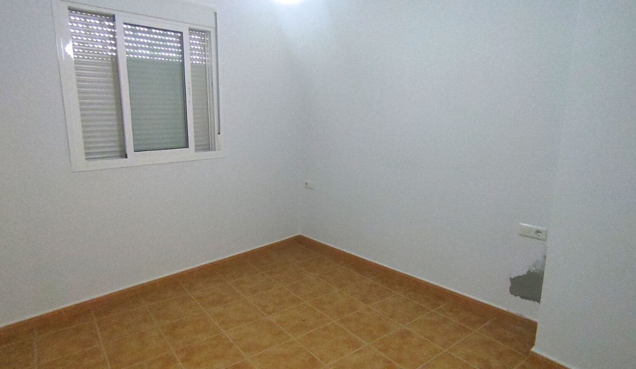 2 soveværelse Byhus til salg i Sayalonga med garage - € 199.000 (Ref: 7856337)