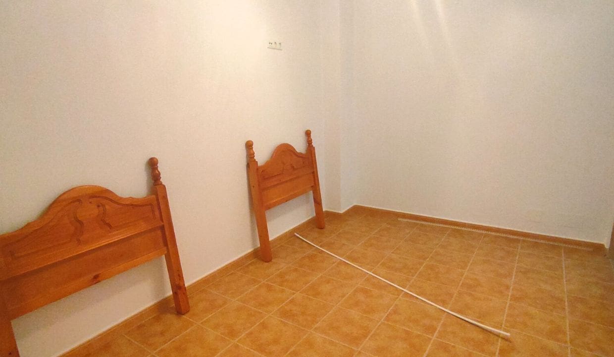 2 soveværelse Byhus til salg i Sayalonga med garage - € 199.000 (Ref: 7856337)