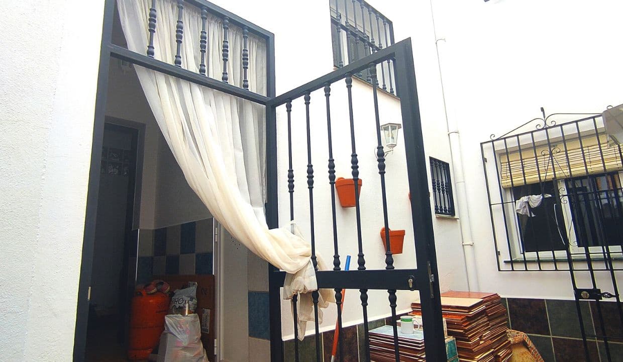 2 soveværelse Byhus til salg i Sayalonga med garage - € 199.000 (Ref: 7856337)