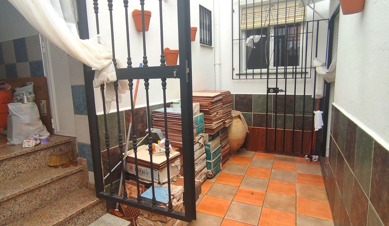 2 soveværelse Byhus til salg i Sayalonga med garage - € 199.000 (Ref: 7856337)