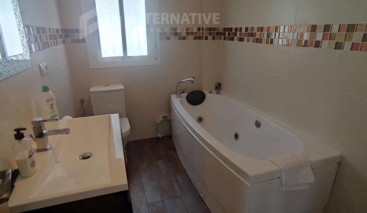 5 soveværelse Villa til salg i Competa med swimmingpool garage - € 345.000 (Ref: 8318670)