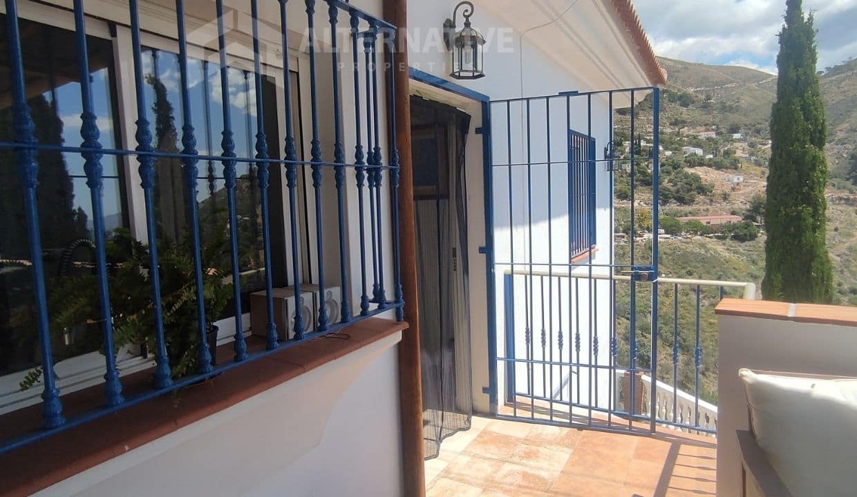 5 soveværelse Villa til salg i Competa med swimmingpool garage - € 345.000 (Ref: 8318670)