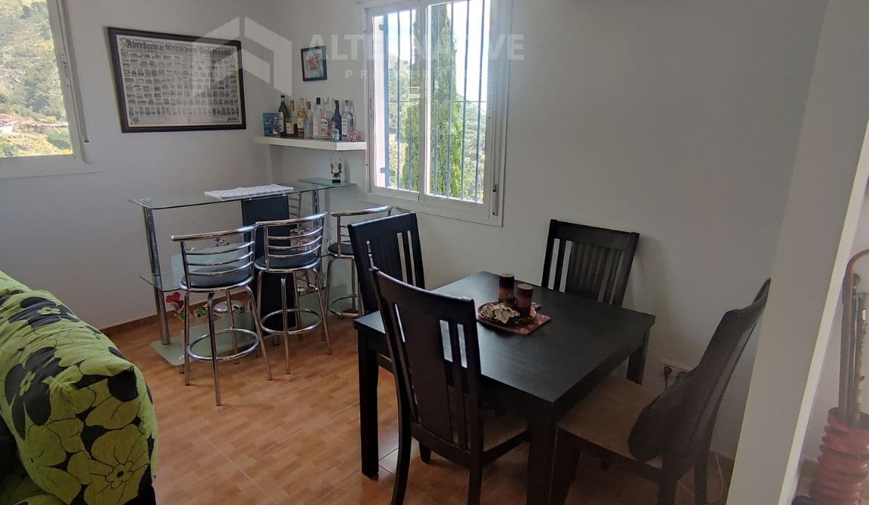 5 soveværelse Villa til salg i Competa med swimmingpool garage - € 345.000 (Ref: 8318670)