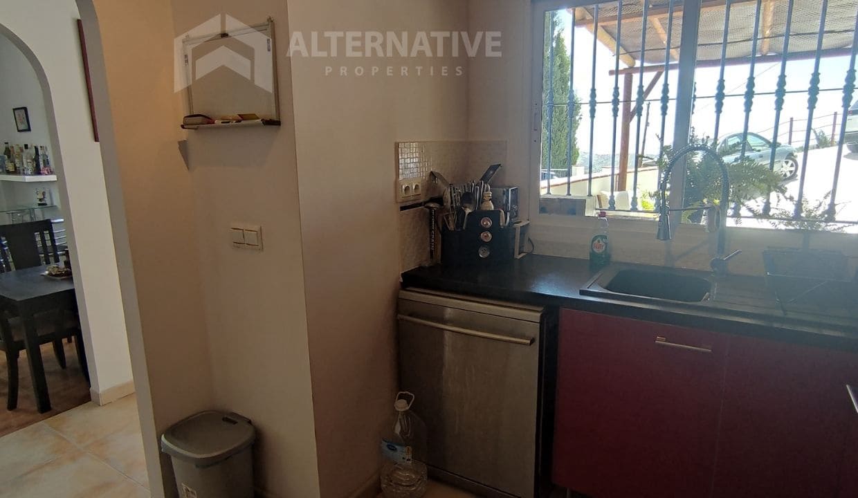 5 soveværelse Villa til salg i Competa med swimmingpool garage - € 345.000 (Ref: 8318670)