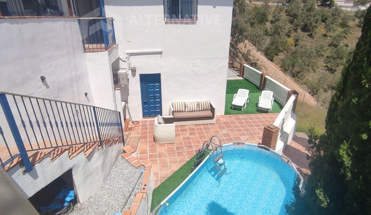 5 soveværelse Villa til salg i Competa med swimmingpool garage - € 345.000 (Ref: 8318670)