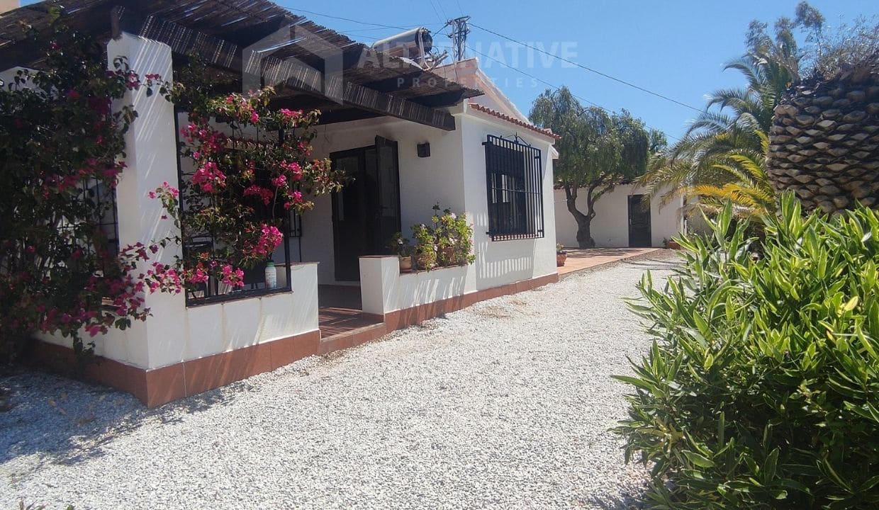 2 soveværelse Villa til salg i Competa med garage - € 249.000 (Ref: 8318742)